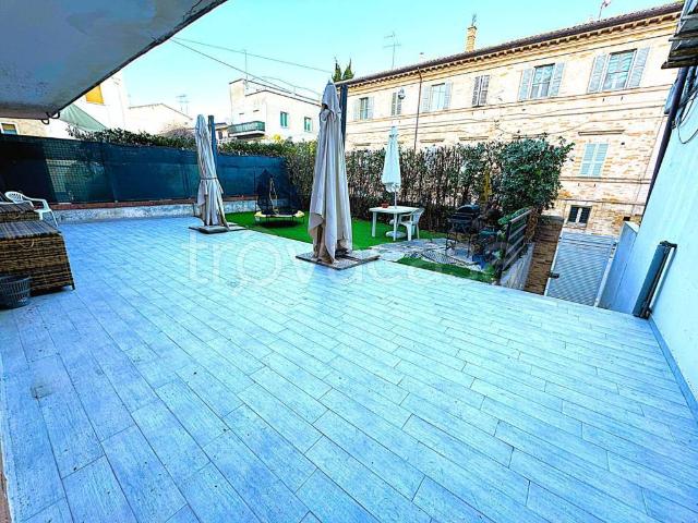 Appartamento in affitto a Porto San Giorgio corso Garibaldi, snc, giardino privato, ristrutturato, centrale TrovaCasa