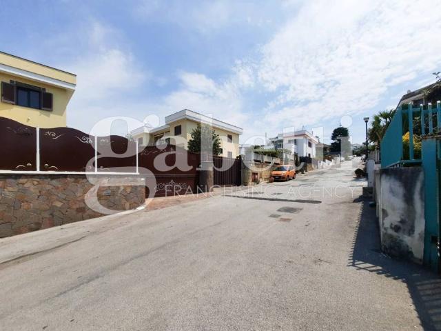 Appartamento in affitto a Pozzuoli NA