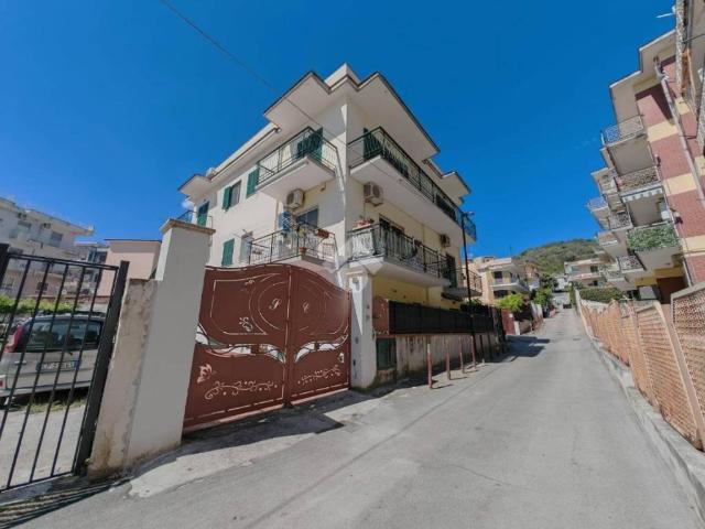 Appartamento in affitto a Pozzuoli NA
