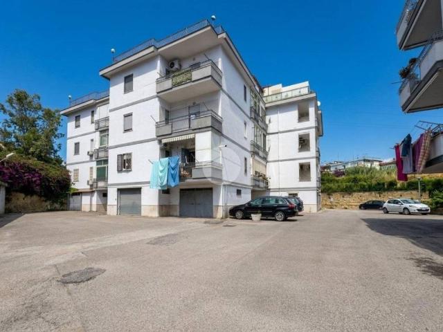 Appartamento in affitto a Pozzuoli via domitiana, 11, non arredato/vuoto, giardino privato, posto auto TrovaCasa