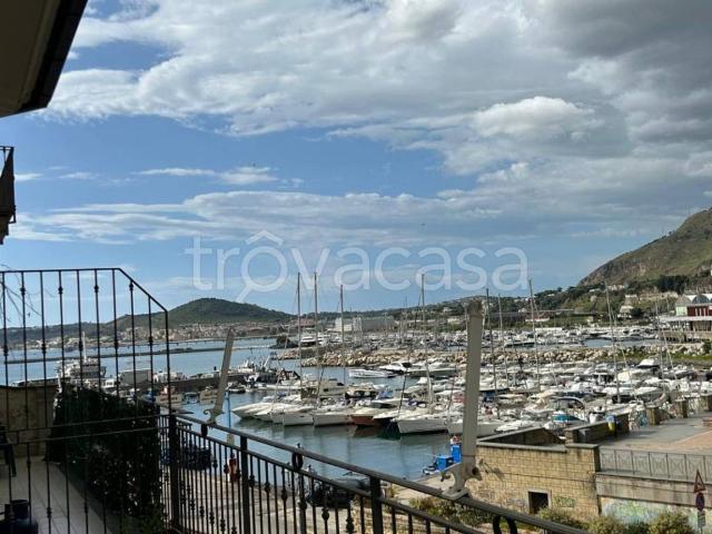 Appartamento in affitto a Pozzuoli via Roma, vista panoramica, ristrutturato, aria condizionata TrovaCasa