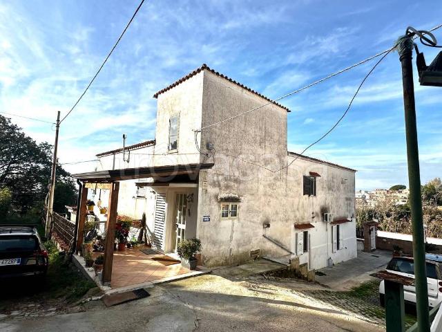 Appartamento in affitto a Pozzuoli via Suolo San Gennaro, 15, terrazzo, parzialmente arredato, balcone TrovaCasa