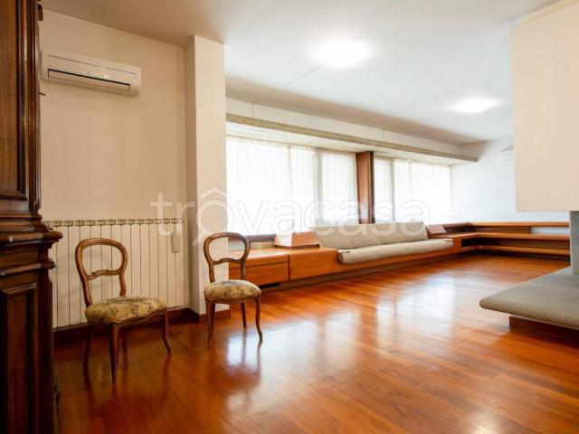 Appartamento in affitto a Prato via Tullio Buzzi, arredato, box, terrazzo TrovaCasa