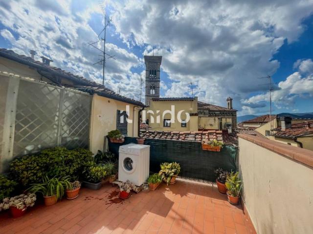 Appartamento in affitto a Prato via Giuseppe Garibaldi, non arredato/vuoto, terrazzo, ultimo piano TrovaCasa