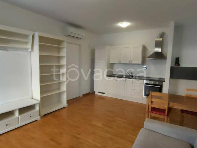 Appartamento in affitto a Prato via Lorenzo Menabuoni, arredato, giardino privato, terrazzo TrovaCasa