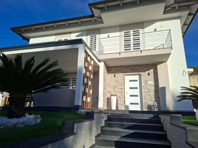 Appartamento in affitto a Quarto NA