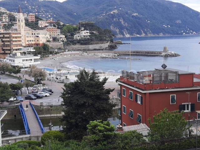 Appartamento in affitto a Recco via Camillo Benso di Cavour, arredato, vista mare, contesto signorile TrovaCasa