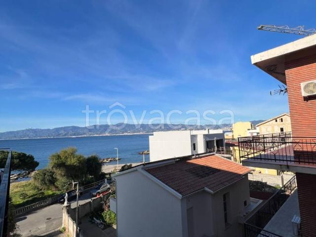 Appartamento in affitto a Reggio di Calabria traversa Via Marina Arenile, 51E, arredato, vista panoramica, ascensore TrovaCasa