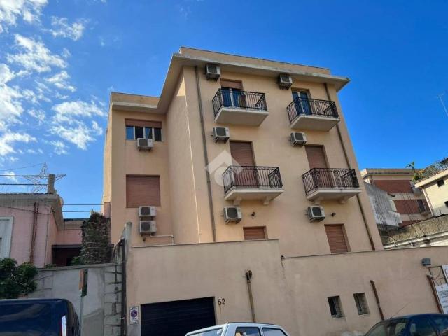 Appartamento in affitto a Reggio di Calabria via Cardinale Gennaro Portanova, 1, arredato, giardino privato, terrazzo TrovaCasa