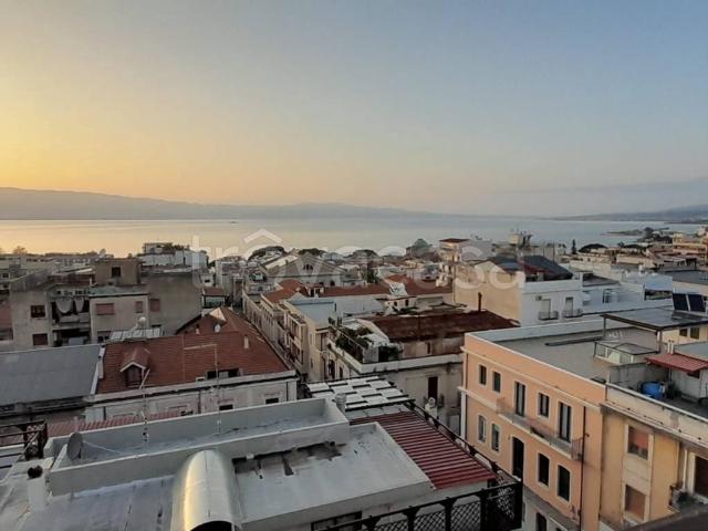 Appartamento in affitto a Reggio di Calabria via Possidonea, arredato, terrazzo, vista mare TrovaCasa