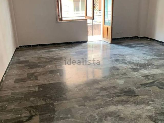 Appartamento in affitto a Reggio di Calabria vico Ecce Homo Diramazione Privata No Number, non arredato/vuoto, ascensore, luminoso TrovaCasa