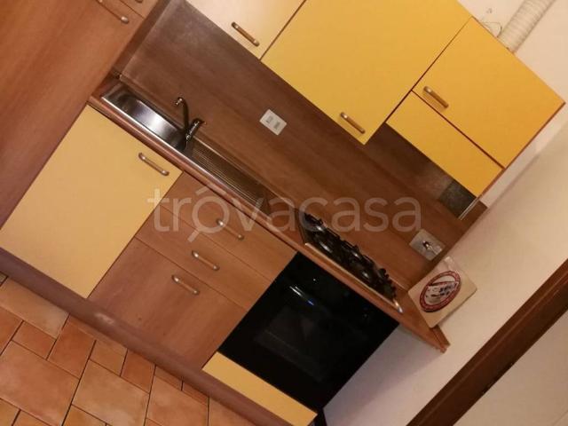 Appartamento in affitto a Reggio nell'Emilia via Emilia Santo Stefano, 36, arredato, centrale, angolo cottura TrovaCasa
