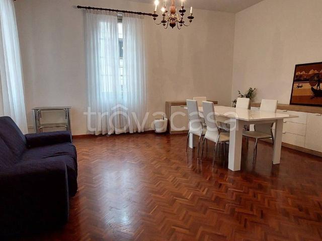 Appartamento in affitto a Reggio nell'Emilia via Roma, arredato, ascensore, centrale TrovaCasa