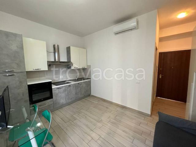 Appartamento in affitto a Rho via Mazzo, 13, arredato, cucina a vista, studio TrovaCasa