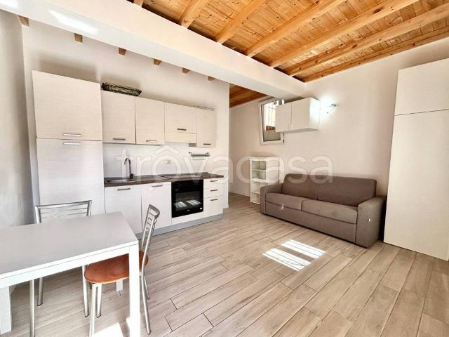 Appartamento in affitto a Rho via Porta Ronca, 8, arredato, centrale, balcone TrovaCasa