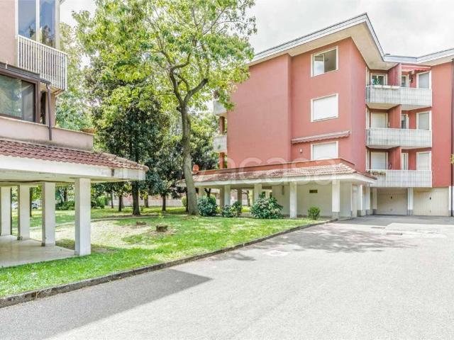 Appartamento in affitto a Rho via Padre Banfi, arredato, terrazzo, libero subito TrovaCasa