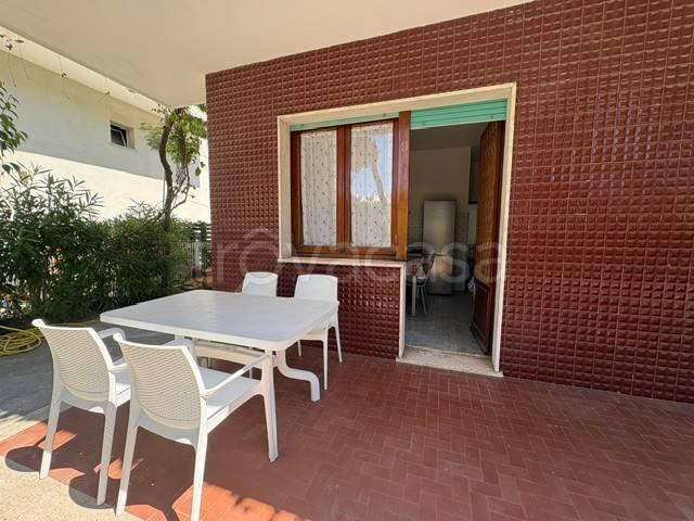 Appartamento in affitto a Riccione viale Dante Alighieri, arredato, giardino privato, posto auto TrovaCasa