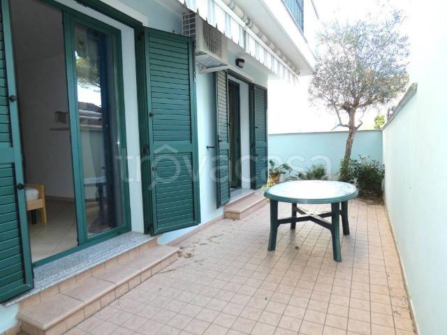 Appartamento in affitto a Riccione viale Fratelli Bandiera, arredato, giardino privato, posto auto TrovaCasa