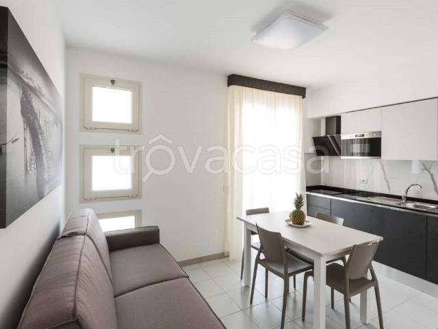 Appartamento in affitto a Riccione viale Vincenzo Monti, 43/a, arredato, terrazzo, balcone TrovaCasa