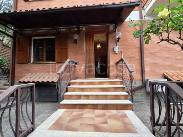 Appartamento in affitto a Rignano Flaminio via Orsa Maggiore, 58, arredato, giardino privato, cucina abitabile TrovaCasa