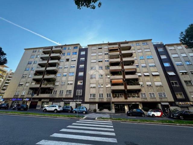 Appartamento in affitto a Roma cesare pavese, 435, box, ristrutturato, servizio di portineria TrovaCasa