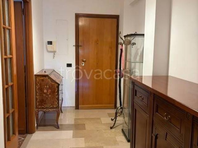 Appartamento in affitto a Roma circonvallazione Ostiense, 183, parzialmente arredato, doppia esposizione, buono stato TrovaCasa