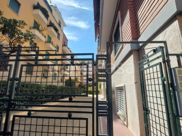 Appartamento in affitto a Roma, arredato, giardino privato, lavatrice TrovaCasa