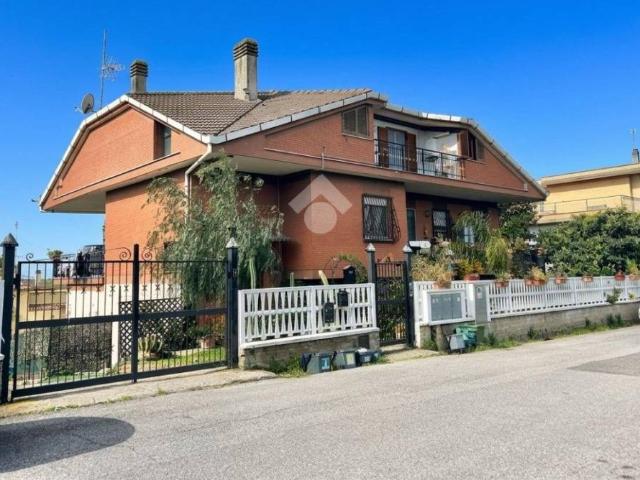 Appartamento in affitto a Roma via del ramarro, 22, arredato, giardino privato, riscaldamento autonomo TrovaCasa