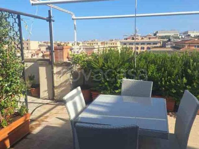 Appartamento in affitto a Roma largo di Santa Susanna, arredato, terrazzo, panoramica TrovaCasa