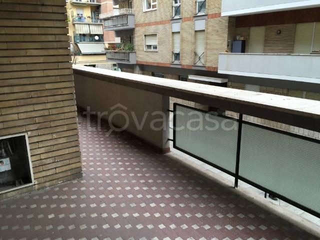 Appartamento in affitto a Roma lungotevere di Pietra Papa, 63, non arredato/vuoto, terrazzo, servizio di portineria TrovaCasa