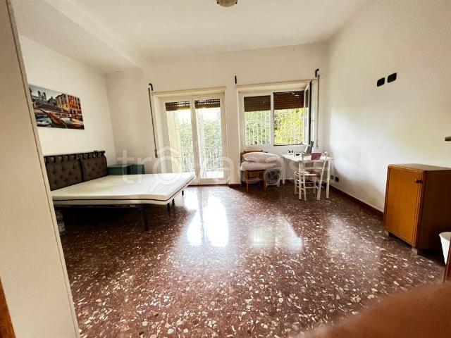 Appartamento in affitto a Roma, posto auto, terrazzo, zona servita TrovaCasa