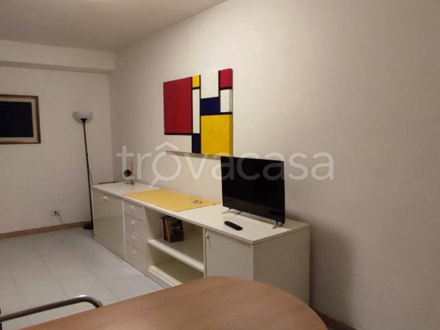 Appartamento in affitto a Roma piazza Carlo Alberto Scotti, arredato, porta blindata, angolo cottura TrovaCasa