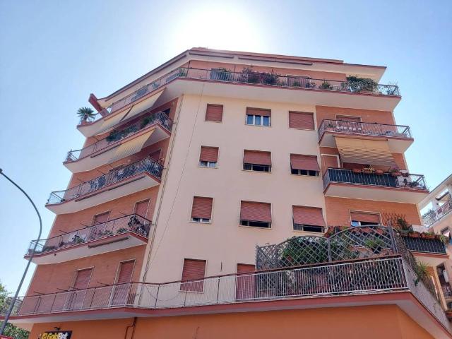 Appartamento in affitto a Roma piazza dei Gerani, non arredato/vuoto, terrazzo, ascensore TrovaCasa