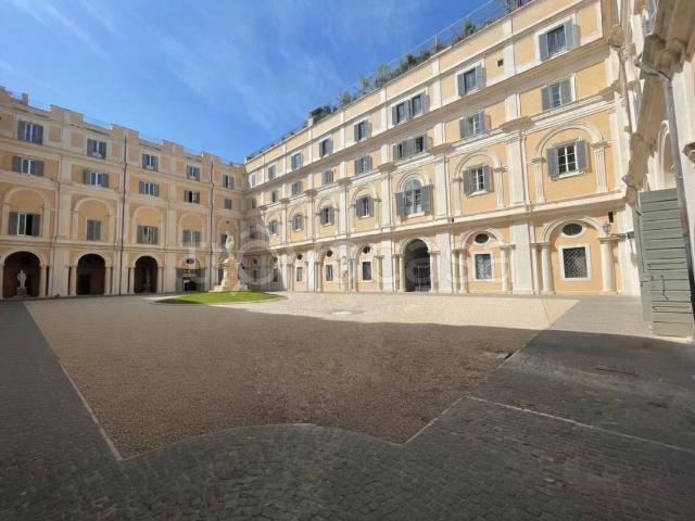 Appartamento in affitto a Roma piazza dei Santi Apostoli, non arredato/vuoto, centrale TrovaCasa