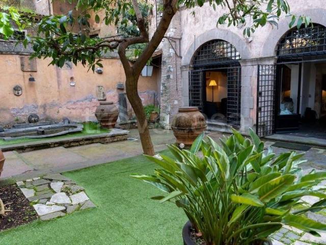 Appartamento in affitto a Roma piazza della Gensola, arredato, giardino privato, caminetto TrovaCasa