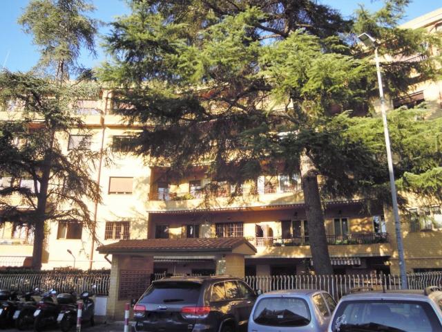 Appartamento in affitto a Roma roma Basilio Puoti, arredato, riscaldamento autonomo, ascensore TrovaCasa