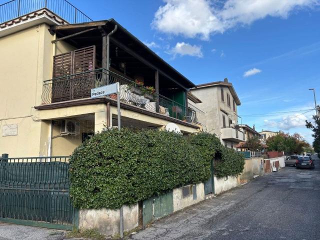 Appartamento in affitto a Roma roma Pedace, arredato, riscaldamento autonomo, riscaldamento a gas metano TrovaCasa