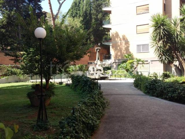 Appartamento in affitto a Roma, terrazzo, ascensore, buono stato TrovaCasa