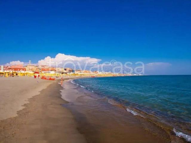 Appartamento in affitto a Roma urb. Trilocale Neighbourhood: Ostia Ponente, box, riscaldamento autonomo, vista mare TrovaCasa