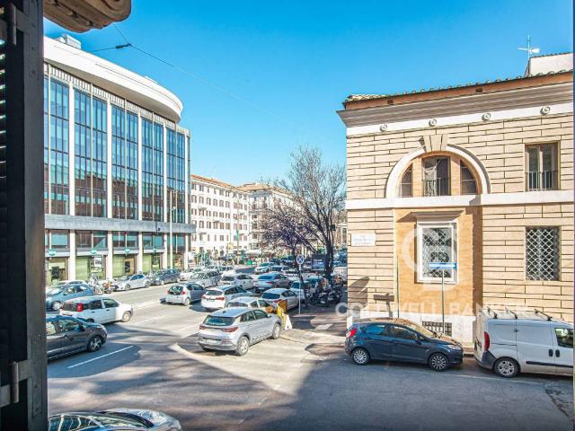 Appartamento in affitto a Roma via Maria Adelaide, immobile di prestigio, parzialmente arredato, ascensore TrovaCasa