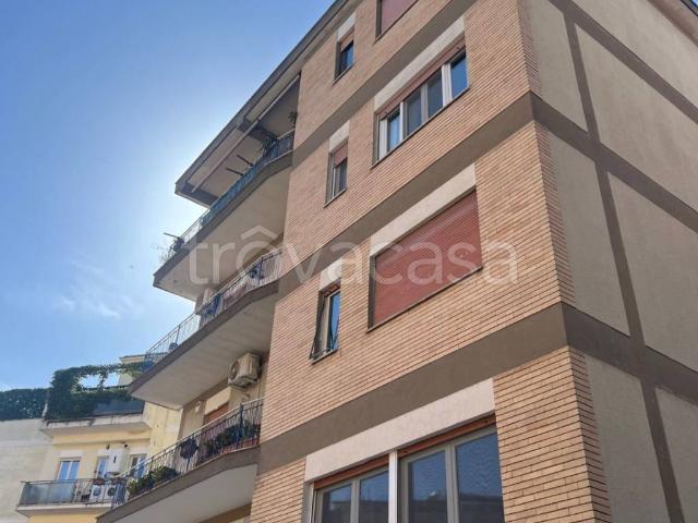 Appartamento in affitto a Roma via Mario Rapisardi, terrazzo, ristrutturato, luminoso TrovaCasa