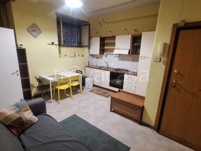Appartamento in affitto a Roma via Moncenisio, 6D, arredato, giardino, riscaldamento autonomo TrovaCasa