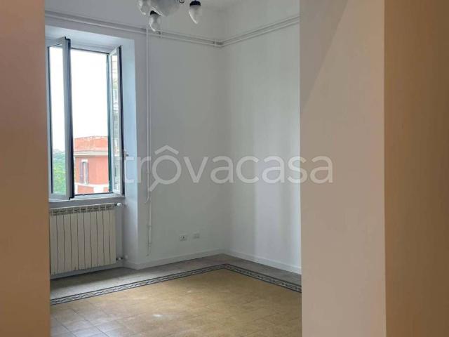 Appartamento in affitto a Roma via Monte Tomatico, arredato, giardino, riscaldamento autonomo TrovaCasa