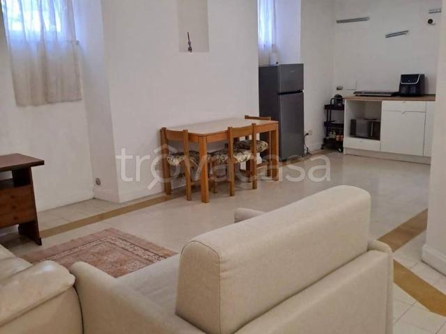 Appartamento in affitto a Roma via Niccolò Paganini, 2, arredato, luminoso, cucina a vista TrovaCasa