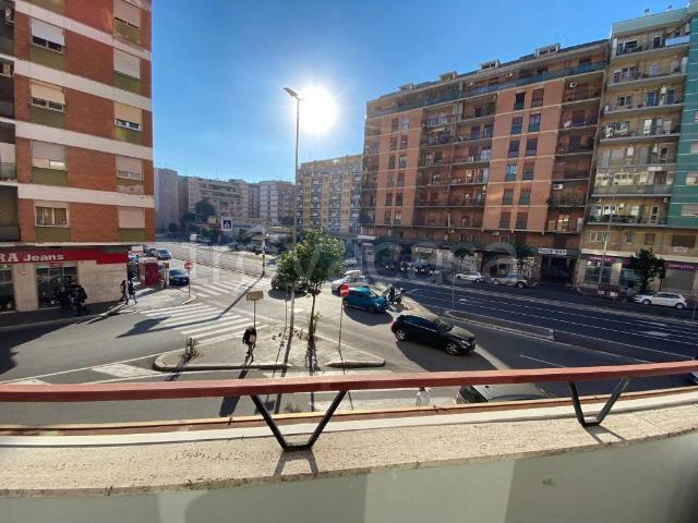 Appartamento in affitto a Roma via Olindo Malagodi, 5, non arredato/vuoto, ascensore, video citofono TrovaCasa