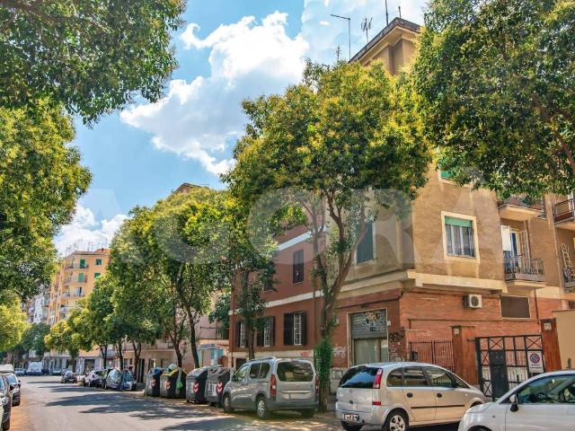 Appartamento in affitto a Roma via Augusto Dulceri, non arredato/vuoto, doppi vetri, senza ascensore TrovaCasa