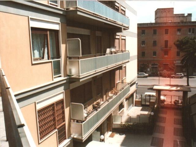Appartamento in affitto a Roma via Aurelia 424, parzialmente arredato, parquet TrovaCasa