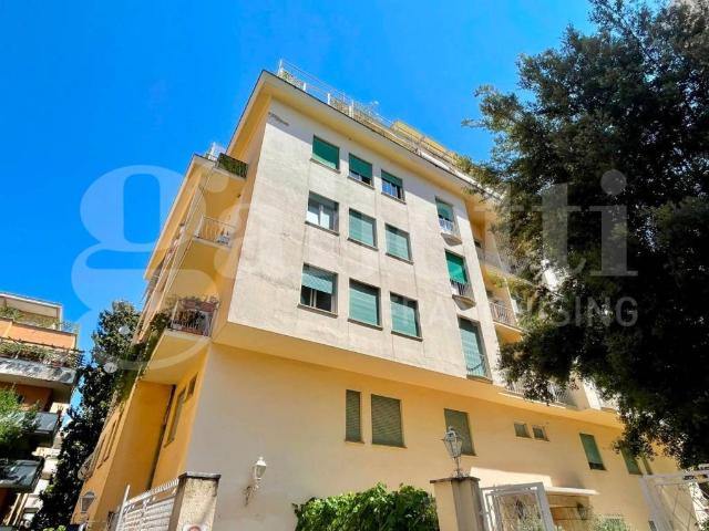 Appartamento in affitto a Roma via Alberto Fortis, parzialmente arredato, buono stato, parquet TrovaCasa