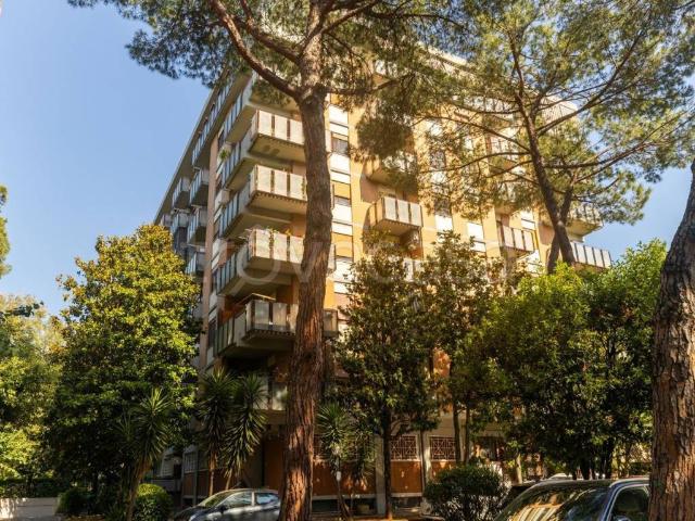 Appartamento in affitto a Roma via Alessio Baldovinetti, non arredato/vuoto, terrazzo, vista panoramica TrovaCasa