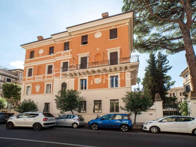 Appartamento in affitto a Roma via Antonio Bertoloni, giardino privato, immobile di prestigio, parzialmente arredato TrovaCasa